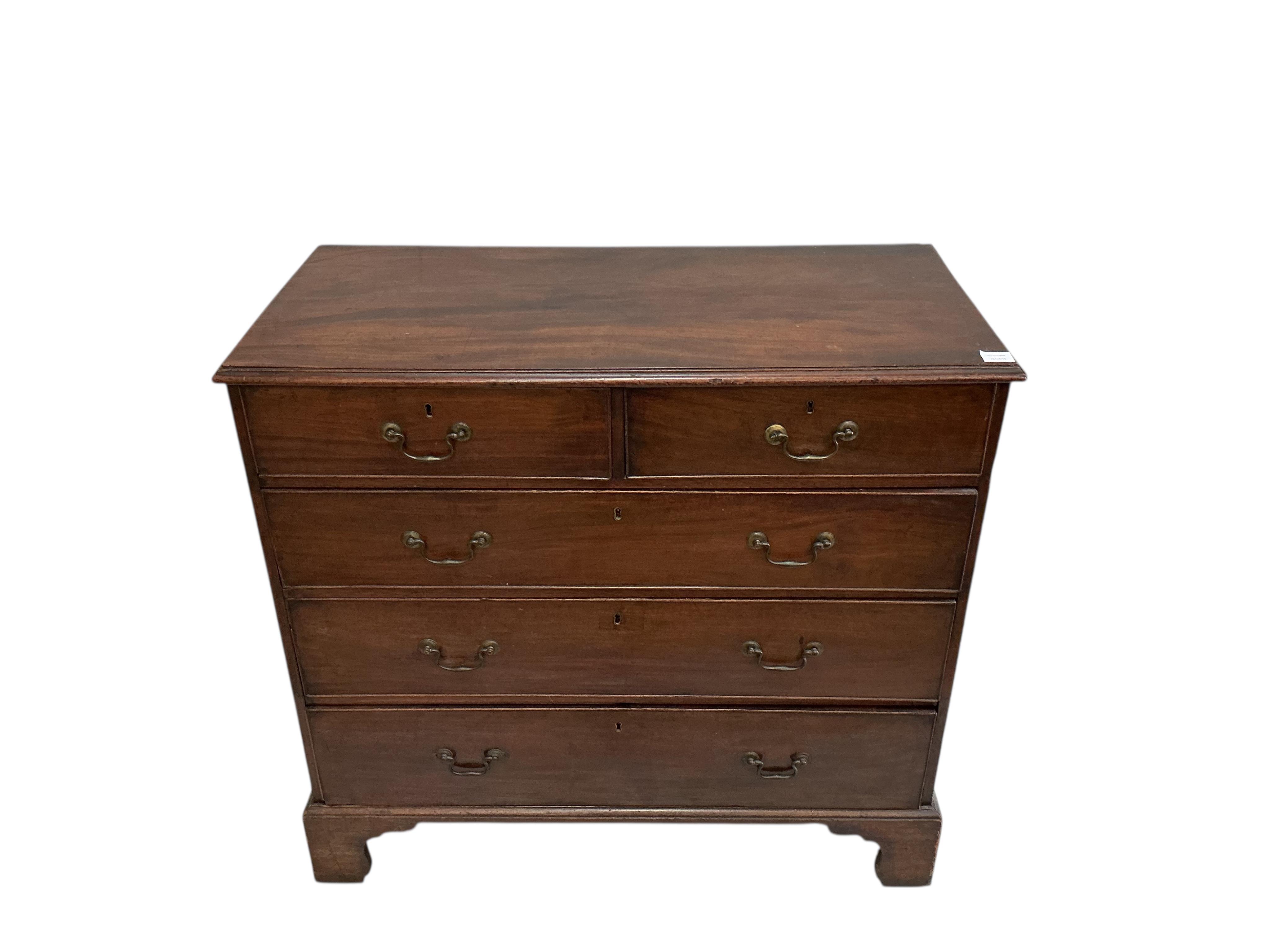 A George III mahogany chest of drawers, width 109cm, depth 53cm, height 102cm